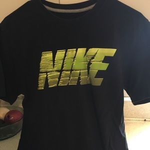 Nike tee shirt ( adult medium)